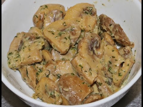 MUSHROOMS STEWED WITH ONION &amp; SOUR CREAM